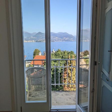 Breathtaking Lake View In The Heart Of Stresa Apartment Bagian luar foto