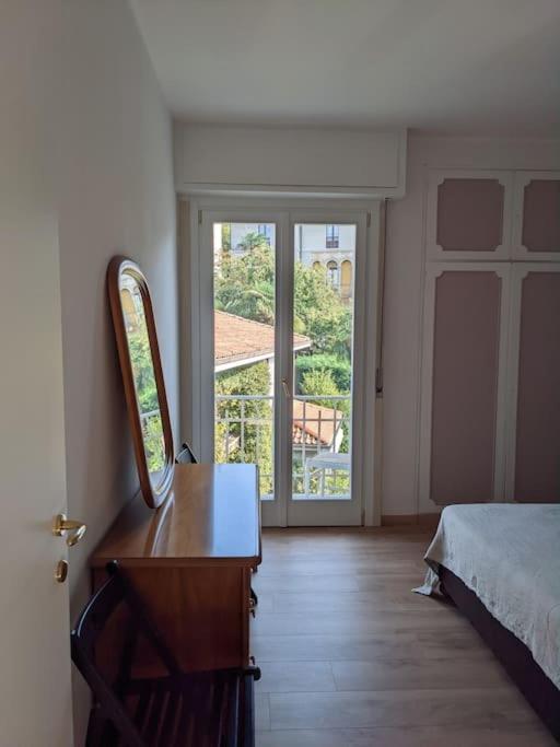 Breathtaking Lake View In The Heart Of Stresa Apartment Bagian luar foto