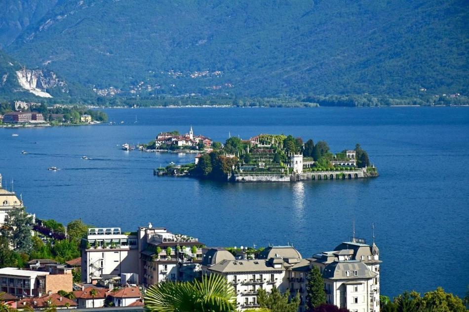 Breathtaking Lake View In The Heart Of Stresa Apartment Bagian luar foto